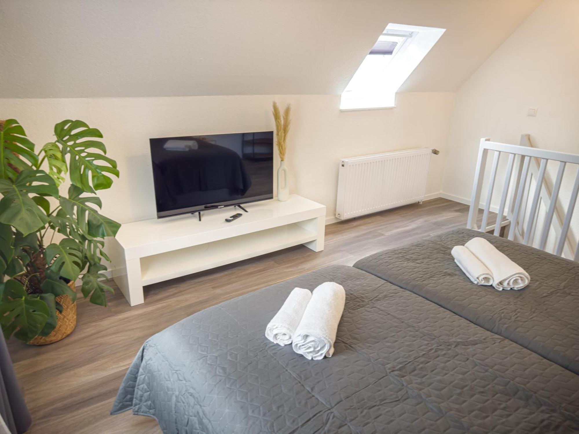 Immostay M#6 Maisonette- Apartment, Wifi & Parken, Parkanlage, 4k Tv Bremen